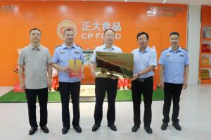 市文明辦、市市場(chǎng)監管局聯(lián)合為我公司文明誠信經(jīng)營(yíng)授牌